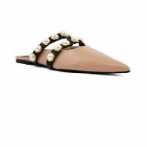Shu Shop Aura Sandal in size 10
